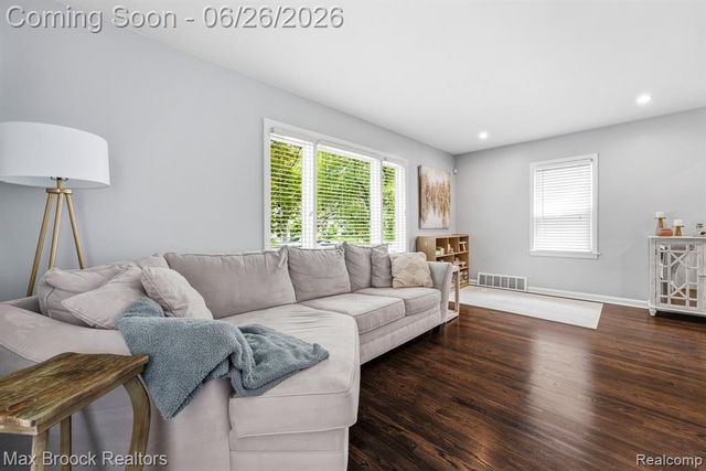 618 S Gainsborough Avenue, Royal Oak, MI 48067