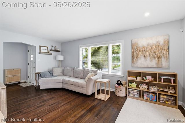 618 S Gainsborough Avenue, Royal Oak, MI 48067