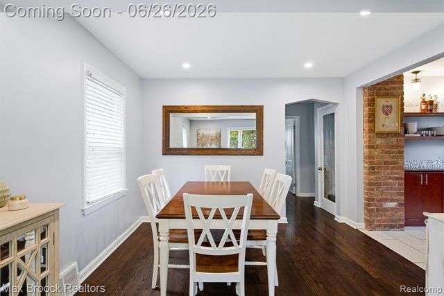618 S Gainsborough Avenue, Royal Oak, MI 48067