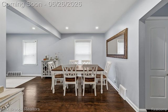 618 S Gainsborough Avenue, Royal Oak, MI 48067