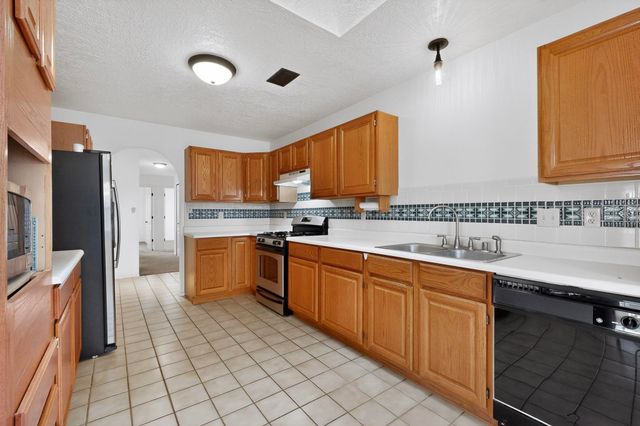 7213 Sunlight Peak Drive NE, Rio Rancho, NM 87144