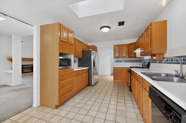 7213 Sunlight Peak Drive NE, Rio Rancho, NM 87144