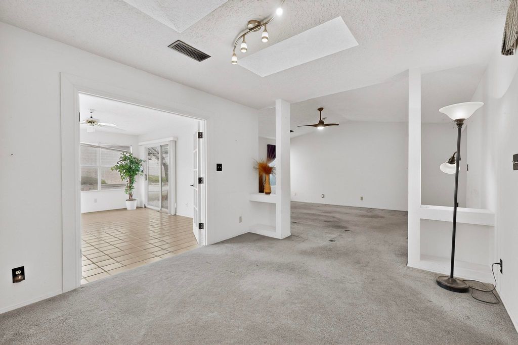 Image 14 of property listing at 7213 Sunlight Peak Drive NE, Rio Rancho, NM 87144