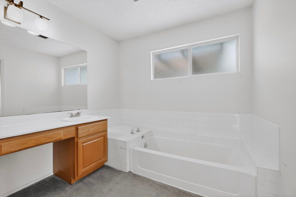 Image 20 of property listing at 7213 Sunlight Peak Drive NE, Rio Rancho, NM 87144