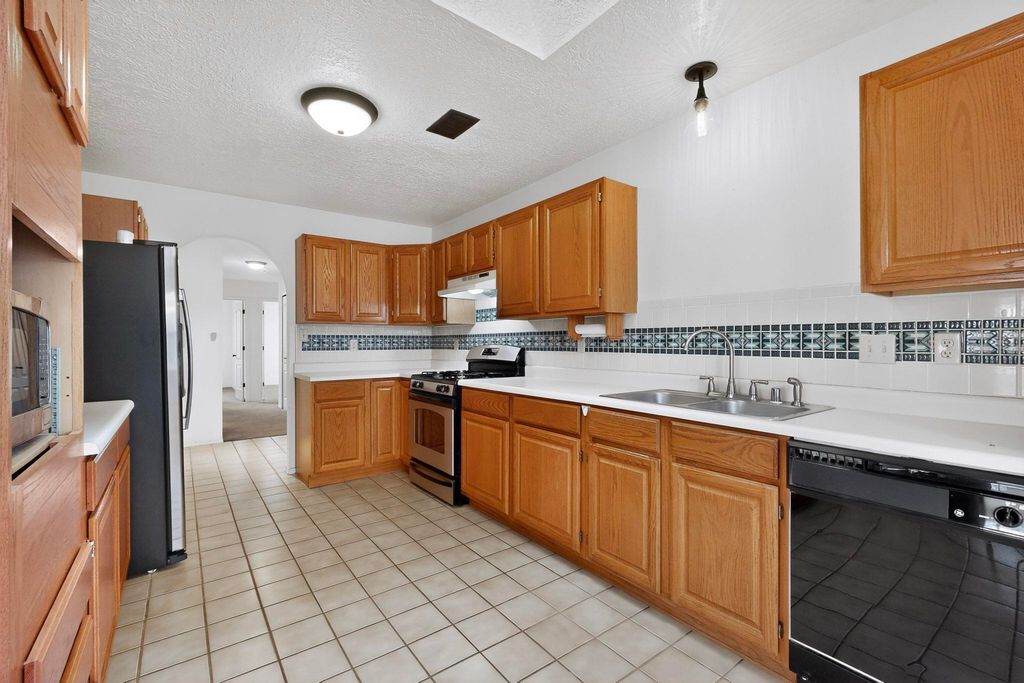 Image 26 of property listing at 7213 Sunlight Peak Drive NE, Rio Rancho, NM 87144