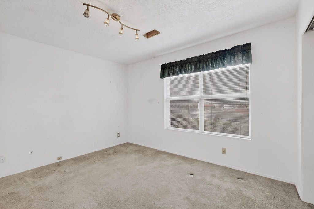 Image 35 of property listing at 7213 Sunlight Peak Drive NE, Rio Rancho, NM 87144