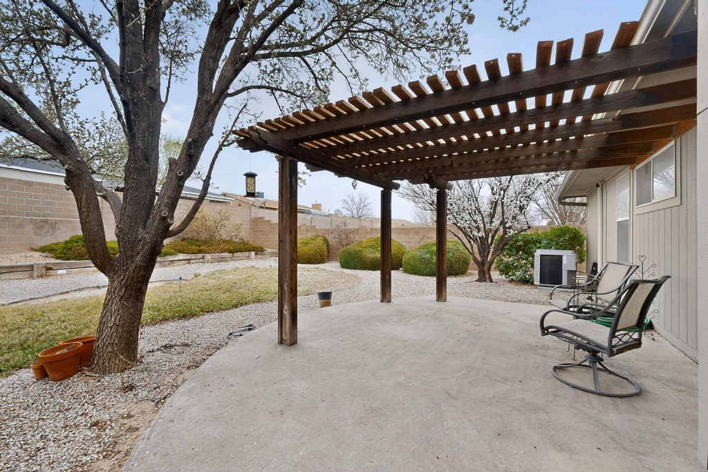 Image 44 of property listing at 7213 Sunlight Peak Drive NE, Rio Rancho, NM 87144