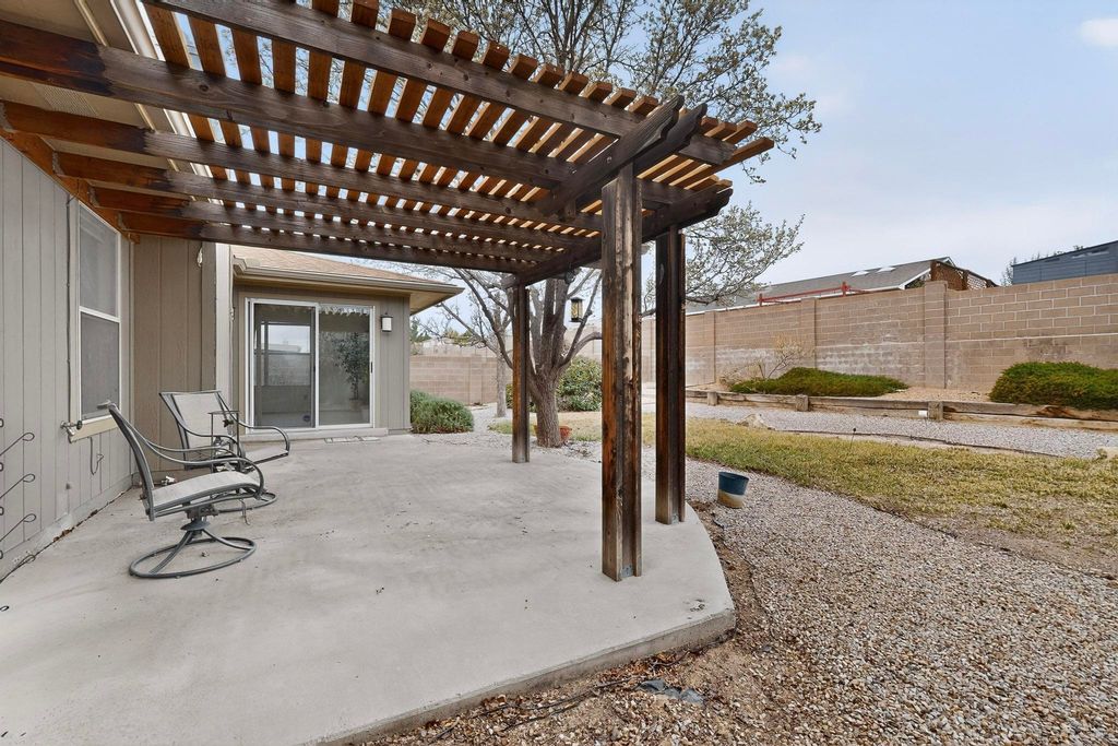 Image 45 of property listing at 7213 Sunlight Peak Drive NE, Rio Rancho, NM 87144