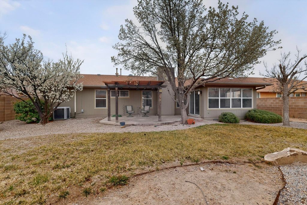 Image 47 of property listing at 7213 Sunlight Peak Drive NE, Rio Rancho, NM 87144