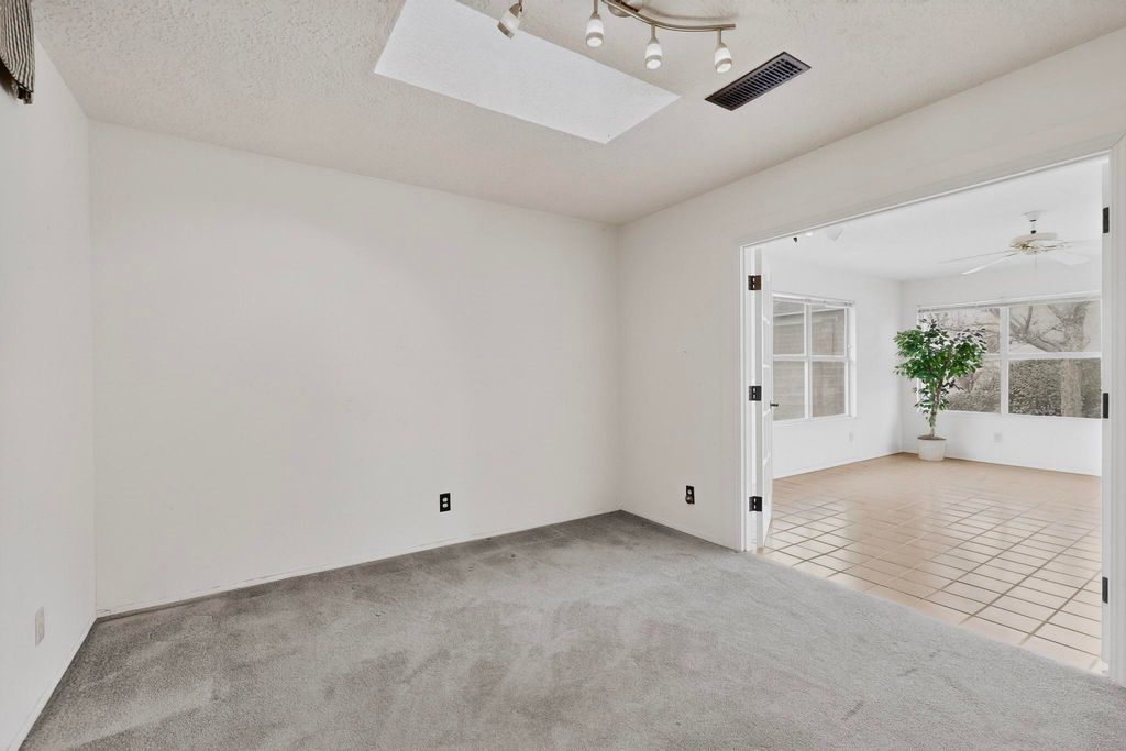 Image 6 of property listing at 7213 Sunlight Peak Drive NE, Rio Rancho, NM 87144