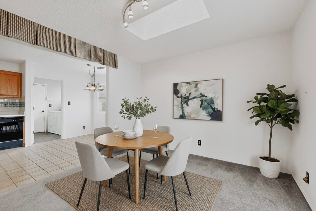 Image 8 of property listing at 7213 Sunlight Peak Drive NE, Rio Rancho, NM 87144