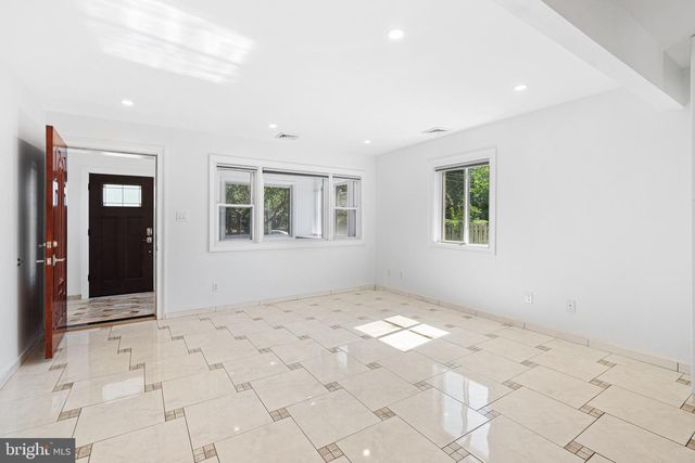 1402 STERIGERE, Norristown, PA 19403