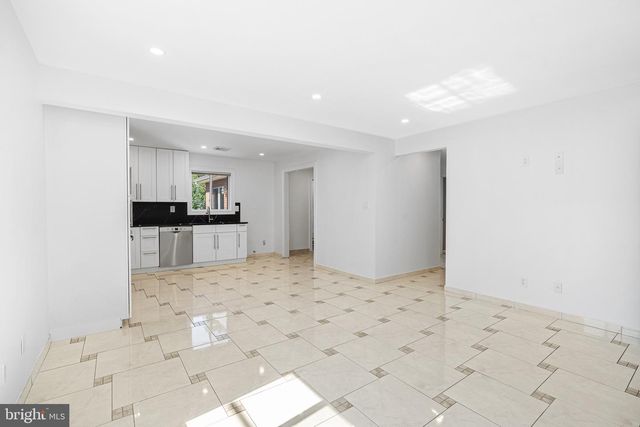 1402 STERIGERE, Norristown, PA 19403