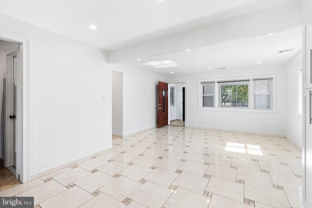 1402 STERIGERE, Norristown, PA 19403