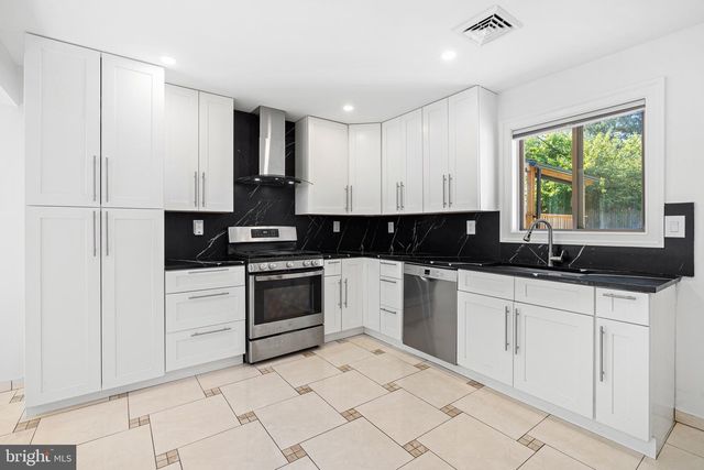 1402 STERIGERE, Norristown, PA 19403