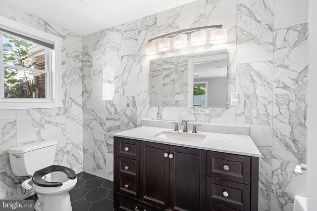 1402 STERIGERE, Norristown, PA 19403