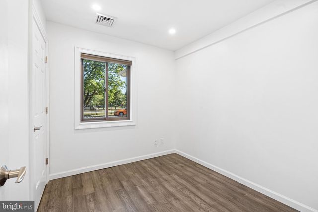 1402 STERIGERE, Norristown, PA 19403