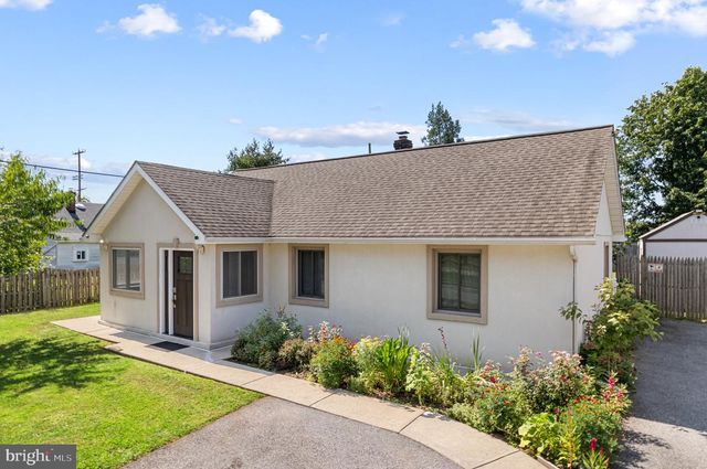 1402 STERIGERE, Norristown, PA 19403