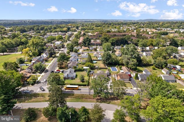 1402 STERIGERE, Norristown, PA 19403