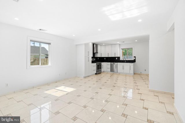 1402 STERIGERE, Norristown, PA 19403