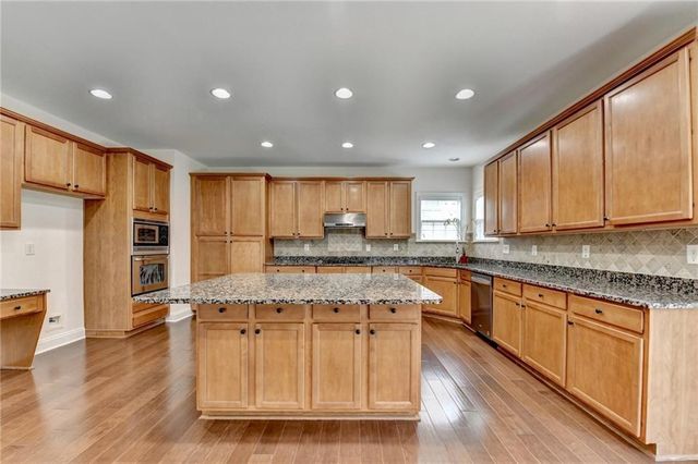 5485 Sandstone ct, Cumming, GA 30040