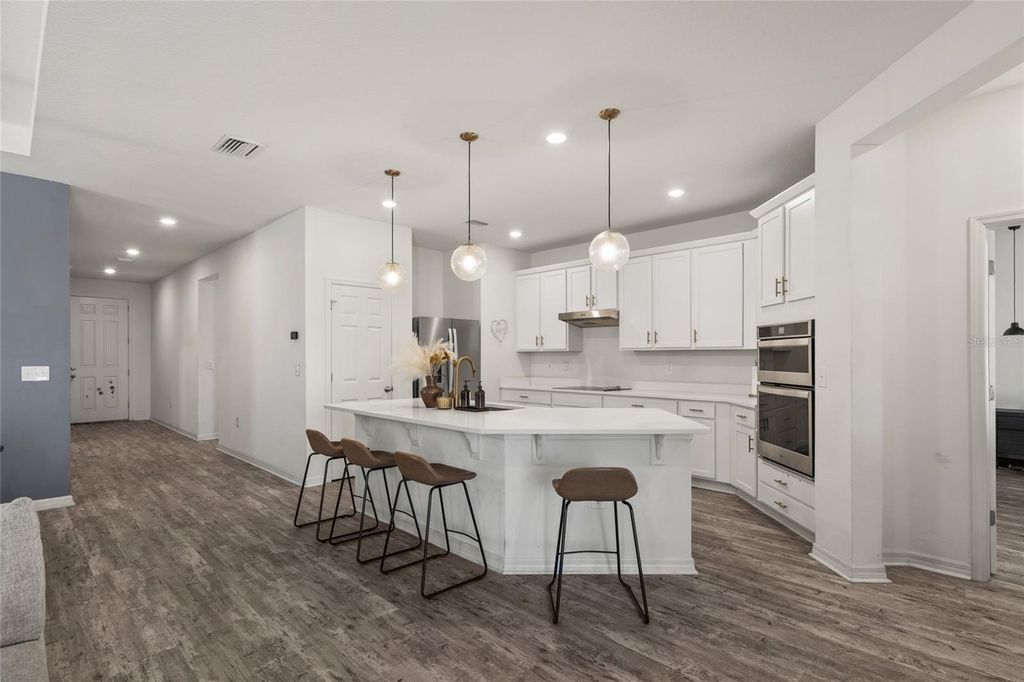 Image 12 of property listing at 10630 MEDFORD LAKE DRIVE, Riverview, FL 33578