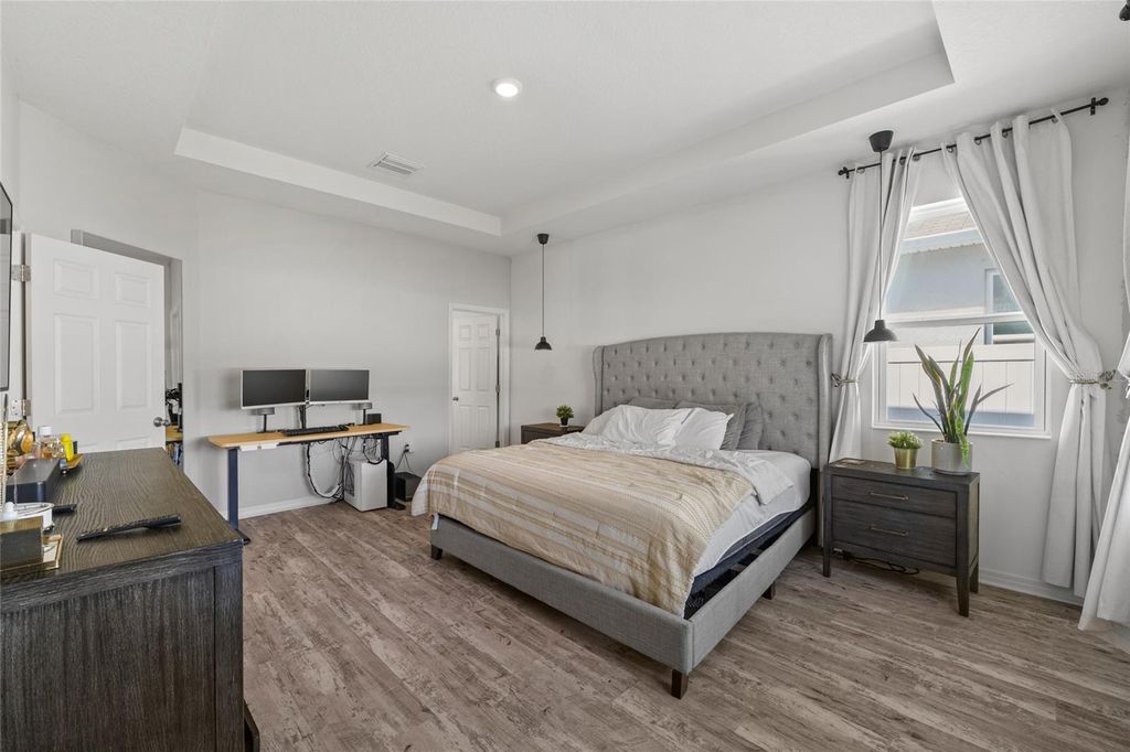 Image 13 of property listing at 10630 MEDFORD LAKE DRIVE, Riverview, FL 33578