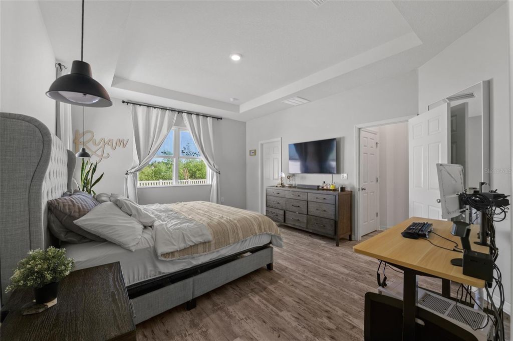 Image 14 of property listing at 10630 MEDFORD LAKE DRIVE, Riverview, FL 33578