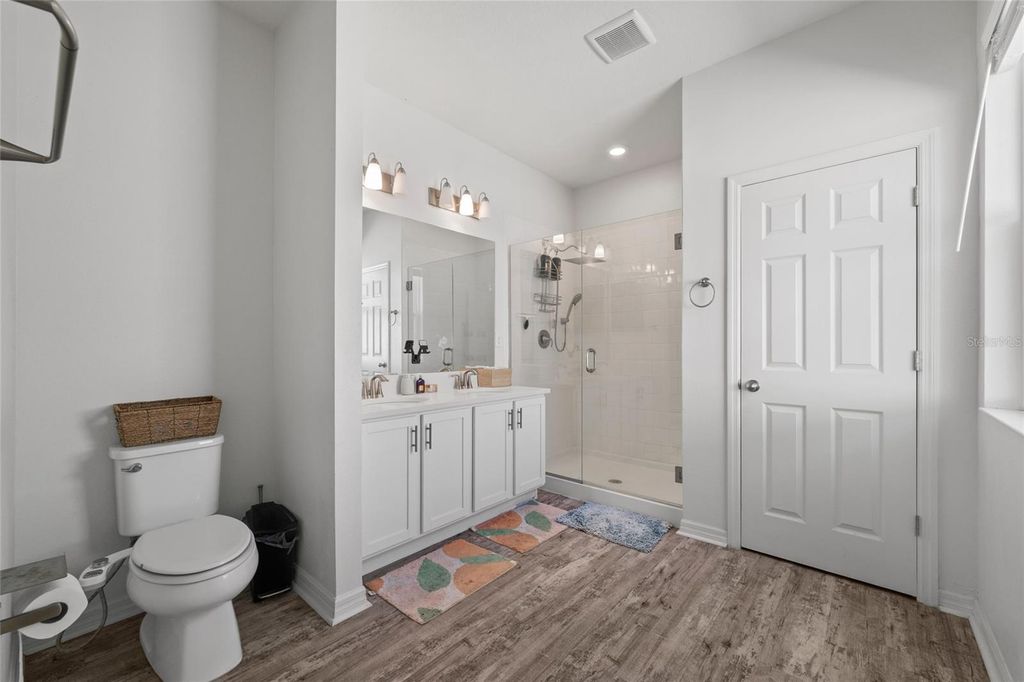 Image 15 of property listing at 10630 MEDFORD LAKE DRIVE, Riverview, FL 33578