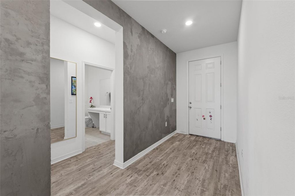 Image 16 of property listing at 10630 MEDFORD LAKE DRIVE, Riverview, FL 33578