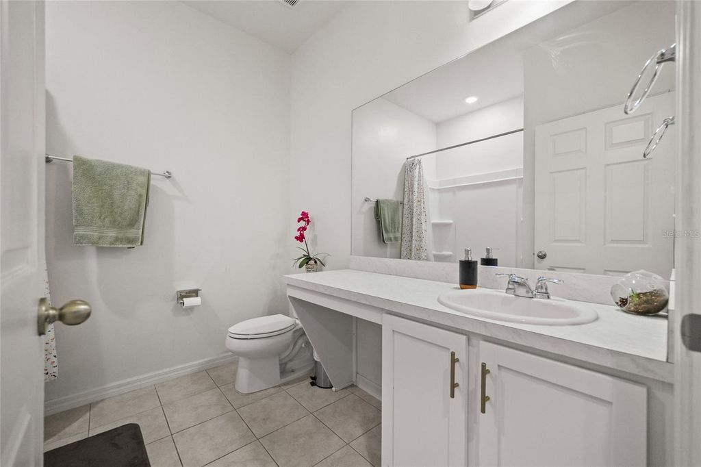 Image 19 of property listing at 10630 MEDFORD LAKE DRIVE, Riverview, FL 33578