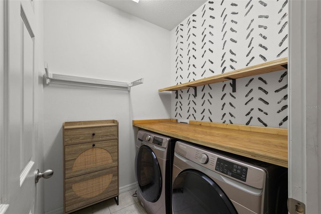 Image 22 of property listing at 10630 MEDFORD LAKE DRIVE, Riverview, FL 33578