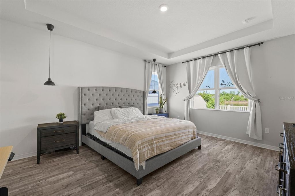 Image 25 of property listing at 10630 MEDFORD LAKE DRIVE, Riverview, FL 33578