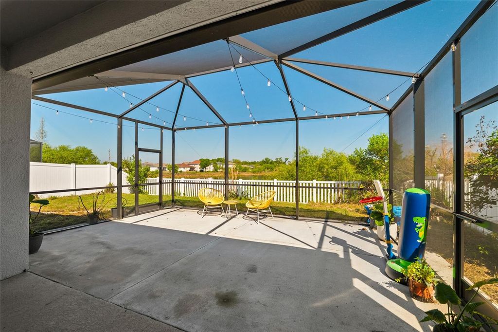 Image 27 of property listing at 10630 MEDFORD LAKE DRIVE, Riverview, FL 33578