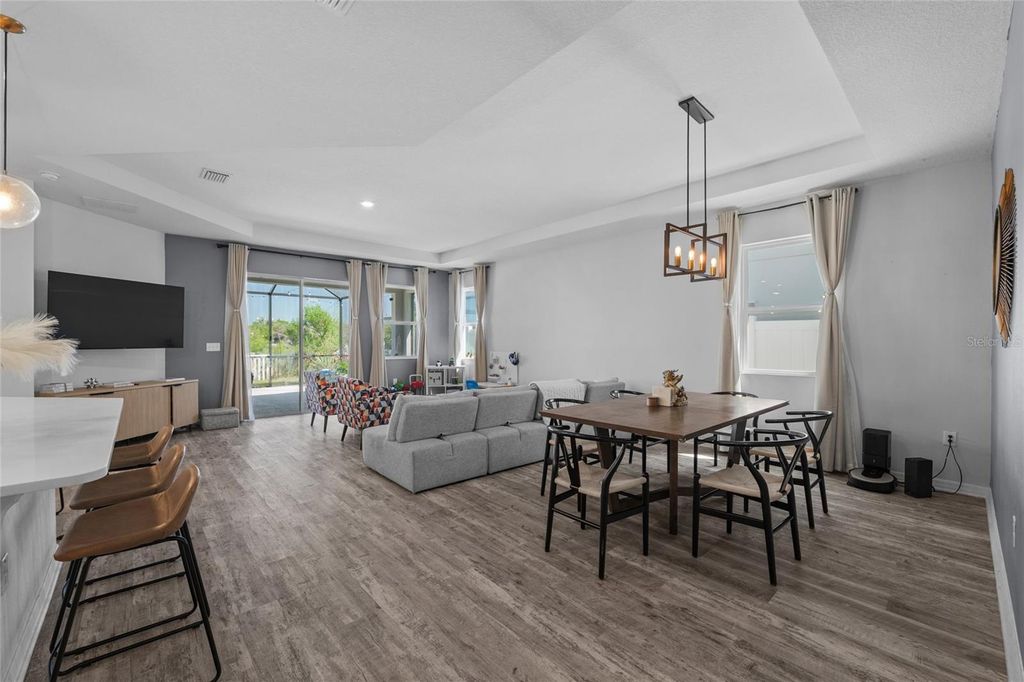 Image 4 of property listing at 10630 MEDFORD LAKE DRIVE, Riverview, FL 33578