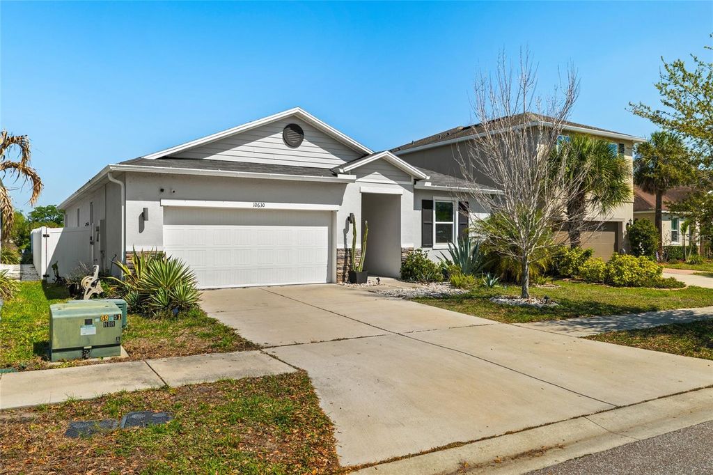 Image 33 of property listing at 10630 MEDFORD LAKE DRIVE, Riverview, FL 33578