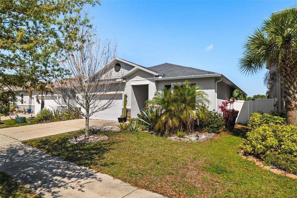 Image 34 of property listing at 10630 MEDFORD LAKE DRIVE, Riverview, FL 33578