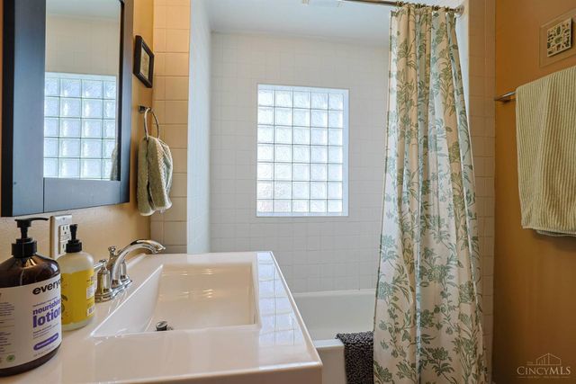 982 Hatch Street, Cincinnati, OH 45208