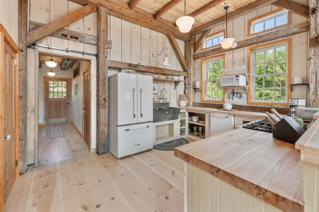 580 Cross Road, Londonderry, VT 05155