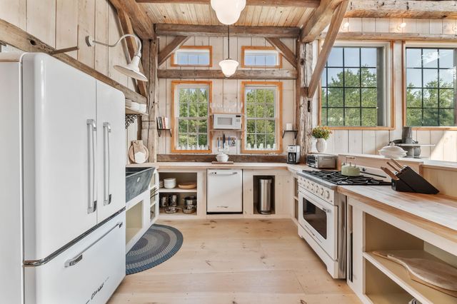 580 Cross Road, Londonderry, VT 05155
