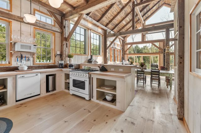 580 Cross Road, Londonderry, VT 05155
