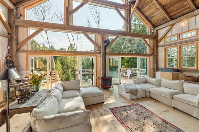 580 Cross Road, Londonderry, VT 05155
