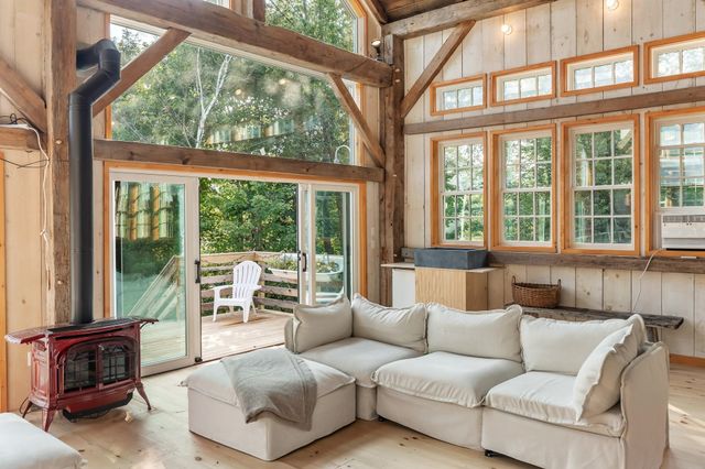 580 Cross Road, Londonderry, VT 05155