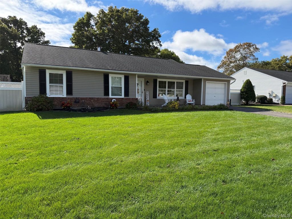 30 Inverness Road, Holbrook, NY 11741 — exterior