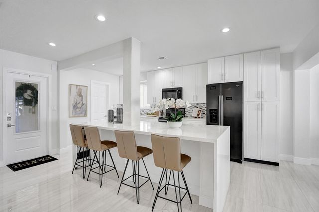 2129 NE 62nd St, Fort Lauderdale, FL 33308