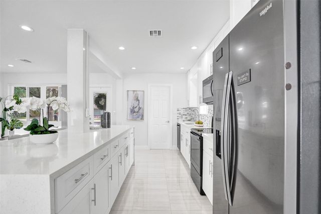 2129 NE 62nd St, Fort Lauderdale, FL 33308