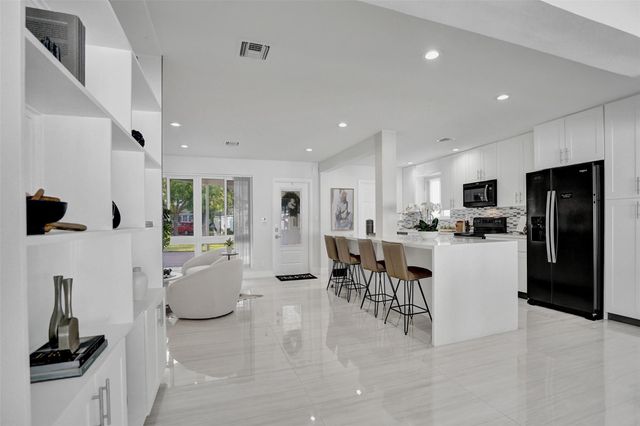 2129 NE 62nd St, Fort Lauderdale, FL 33308