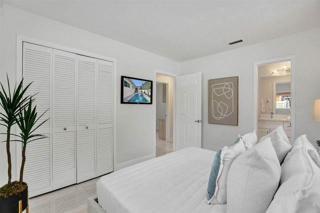 2129 NE 62nd St, Fort Lauderdale, FL 33308