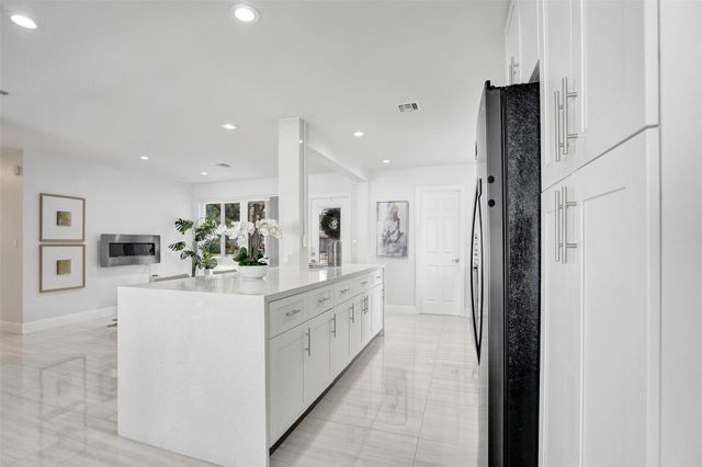 2129 NE 62nd St, Fort Lauderdale, FL 33308