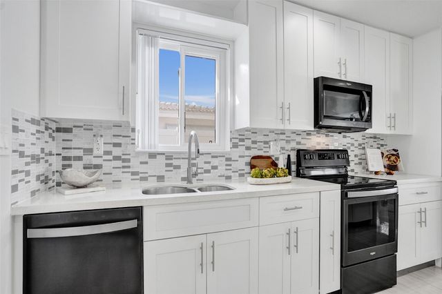 2129 NE 62nd St, Fort Lauderdale, FL 33308